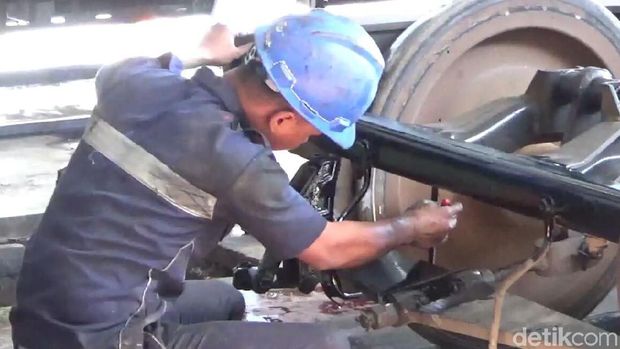 Depo Banyuwangi Rawat Gerbong dan Lokomotif Demi Arus Mudik