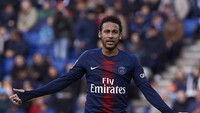 Neymar, pesepak bola asal Brazil ini mengantongi gaji sebesar Rp 1,02 triliun dan endorse iklan senilai Rp 238 miliar. Istimewa/bleacherreport.com.