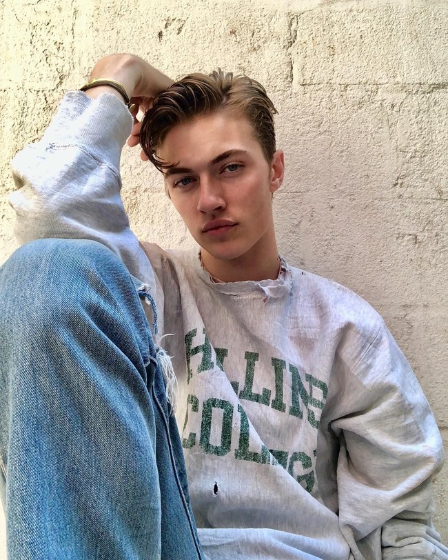Nama Lucky Blue Smith jadi sensasi pada 2017 silam saat dia mengumumkan akan memiliki anak pertama dari model Stormi Bree.  Padahal usianya kala itu belum genap 19 tahun. Foto: dok. Instagram