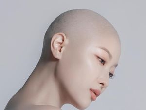 Momen Haru Saat Beuaty Vlogger Korea Gunduli Rambutnya Karena Kanker