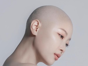 Momen Haru Saat Beuaty Vlogger Korea Gunduli Rambutnya Karena Kanker