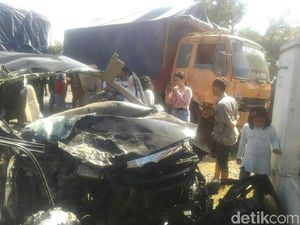 Truk, MPV, dan Motor Bertabrakan di Mojokerto, 3 Orang Tewas