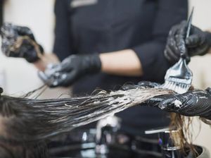 Nahas, Aksi Mewarnai Rambut Berujung Luka Menganga di Kulit Kepala