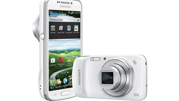 Satu yang cukup menarik perhatian pada masanya adalah Samsung Galaxy S4 Zoom yang ibarat perpaduan antara smartphone dengan pocket camera demi menghadirkan variasi optical zoom. Foto: Samsung