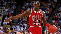 Posisi kedua disusul oleh Michael Jordan, mantan pebasket NBA ini memiliki kekayaan sebesar Rp 26,6 triliun. Istimewa/guinessworldrecord.com. 