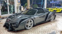 Di Thailand, ada modifikator yang membuat tiruan Lamborghini Veneno Roadster. Lamborghini Veneno Roadster sejatinya memiliki model yang unik dengan gaya agresif dan mencerminkan mobil berperforma tinggi. Foto: Istimewa