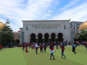 Masjid Raya Bandung Gelar Salat Id Besok, Perhatikan Protokolnya!