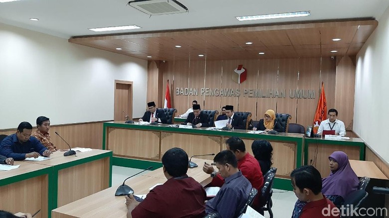 Materi Sama dengan Putusan Sebelumnya, Bawaslu Tolak Laporan soal Situng Materi Sama dengan Putusan Sebelumnya, Bawaslu Tolak Laporan soal Situng