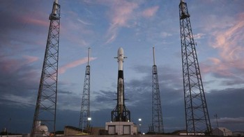 Setelah beberapa kali mengalami penundaan SpaceX akhirnya berhasil meluncurkan 60 satelit internet Starlink menuju orbit. Foto: SpaceX