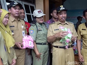 Sidak Pasar, Bupati Rembang Temukan Kerupuk dengan Pewarna Tekstil
