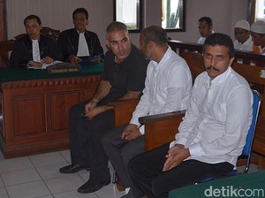 Ngaku Polisi, 2 WN Iran Penipu Turis China Dihukum Bui
