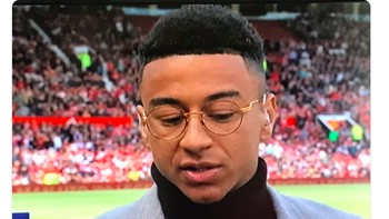 Sangat berharap Jaap Stam berhenti bermain untuk menampar kacamata bodoh di muka Jesse Lingard, tulis akun ini yang geram Lingard kebanyakan gaya tapi minim kemampuan. Foto: Twitter