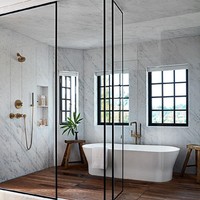 Kamar mandi utama di rumah Jessica Alba hadir dengan dinding berlapis marmer bernuansa putih. Pancuran dan bathtub digabung dalam satu ruangan yang dibatasi pintu kaca. (Foto: Dok. Architectural Digest)