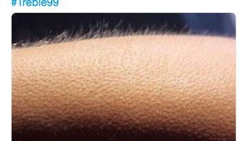 Fans MU digambarkan merinding melihat penampilan para mantan pemain terbaiknya. Foto: Twitter