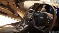 Interior mewah Aston Martin DBS Superleggera.