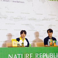 Suho, Chen, dan Kai EXO datang ke Indonesia dalam rangka peluncuran produk terbaru Nature Republic. Kehadiran ketiganya juga untuk menemui sejumlah penggemar dalam acara fansigning. Foto: Rahmi/Detikcom