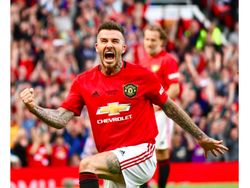 Medsos Ramai Bahas Umpan David Beckham dan Tank Jaap Stam