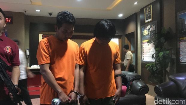 Dua pelaku yang mengajak melempar kotoran ke panser saat aksi 22 Mei