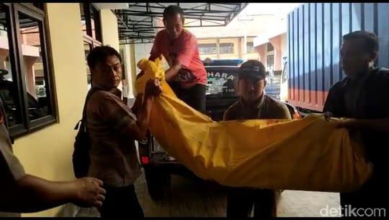 Perempuan di Kediri yang Tewas dengan Luka di Leher Korban Pembunuhan Perempuan di Kediri yang Tewas dengan Luka di Leher Korban Pembunuhan
