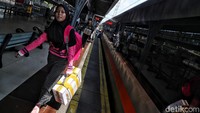 Menurut Dirut PT KAI Edi Sukmoro, Tahun ini, KAI menyediakan 2.500 tempat duduk untuk arus mudik dan arus balik Lebaran.
