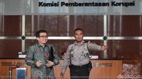 Sebelumnya berkaitan dengan penyelidikan perkara Bank Century, KPK telah meminta keterangan sejumlah orang, antara lain mantan Deputi Senior BI Miranda Goeltom, Ketua Otoritas Jasa Keuangan (OJK) Wimboh Santoso, mantan Deputi Gubernur BI Budi Mulya hingga mantan Wapres Boediono.