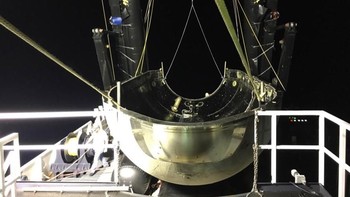 Kedua bagian fairing yang melindungi kargo berhasil diselamatkan oleh tim SpaceX. Semua satelit internet yang diluncurkan oleh SpaceX didesain untuk bertahan selama lima tahun sebelum jatuh dan terbakar di atmosfir. Foto: Elon Musk via Twitter.