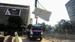 Kawat Berduri Ditarik, Jalan MH Thamrin Mulai Dibuka Sore Ini