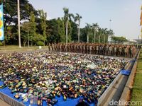 Dipimpin Anies, Pemprov DKI Musnahkan 18 Ribu Miras Ilegal