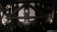 Mesin yang disematkan di mobil sport tersebut mampu memuntahkan tenaga 725PS pada 6500rpm dan torsi maksimal 900Nm dari 1800-5000 rpm.