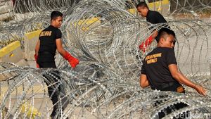 Kawat Berduri Ditarik, Jalan MH Thamrin Mulai Dibuka Sore Ini