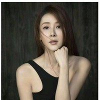 Aktris Taiwan Stephanie Siao jadi perbincangan netizen setelah mengunggah foto di media sosial. Wanita tersebut tampil dengan wajah yang muda dan tubuh yang kencang. Tak terlihat jika usianya sudah mencapai 51 tahun. Foto: Weibo