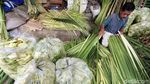 Geliat Pedagang Kulit Ketupat Jelang Lebaran