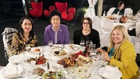 Pada kesempatan itu Wakil Presiden dari International Council of Women (ICW) Giwo Rubianto Wiyogo, bertemu langsung dengan Presiden European Center of International Council of Women (ECICW) Cosima Schenk, Ketua National Council of Women Ukraine Lyudmyla Porokhnyak dan Presiden International Council of Women (ICW) Jungsook usai Sidang Umum Dewan Perempuan Internasional Pusat Eropa (ECICW) di Kiev & Chernihiv, Ukraina. Foto: dok. ICW
