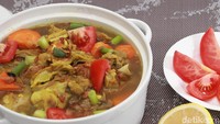 Sup kambing ala Timur Tengah, maraq kambing ini kuahnya bening. hanya saja memakai banyak rempah sehingga sup sama sekali tidak prengus. Coba racik dengan petunjuk resep ini. Foto: Ari Saputra/detikcom