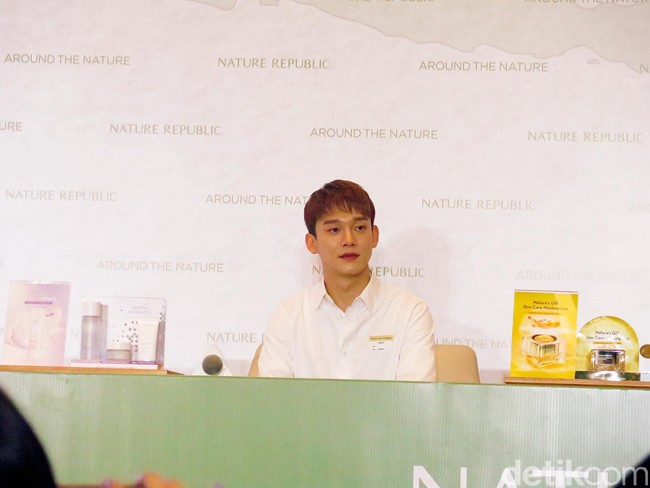 Selain mengenai produk dan cara perawatan kulit, beberapa member dari boyband yang beranggotakan sembilan orang tersebut juga bercerita mengenai keseharian mereka. Chen pun mengaku di tengah kesibukannya, ia melepas penat dengan menjalankan hobi. Begitu juga dengan para personelnya yang lain. Foto: Rahmi/Detikcom