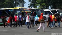 Mereka mudik lebih awal untuk menghindari kemacetan dan karena sekolah juga telah libur.