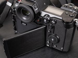 Lumix S1R, Mirrorless Full Frame Panasonic untuk Profesional