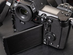 Lumix S1R, Mirrorless Full Frame Panasonic untuk Profesional