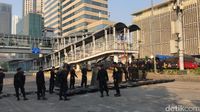 Jalan Thamrin Masih Ditutup, Sekitar Bawaslu Dipagari Kawat Berduri