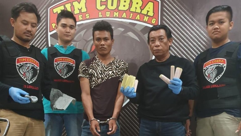 Dua Pembuat Petasan di Lumajang Diringkus, 309 Mercon Disita Dua Pembuat Petasan di Lumajang Diringkus, 309 Mercon Disita
