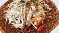 Kombinasi bumbu kacang, kecap manis dan cabai membuat tahu telur semakin menggoda. Kalau mau lebih segar, peraskan sedikit air jeruk limo untuk hasilkan semburat rasa asam. Foto : instagram @makananmaknyus