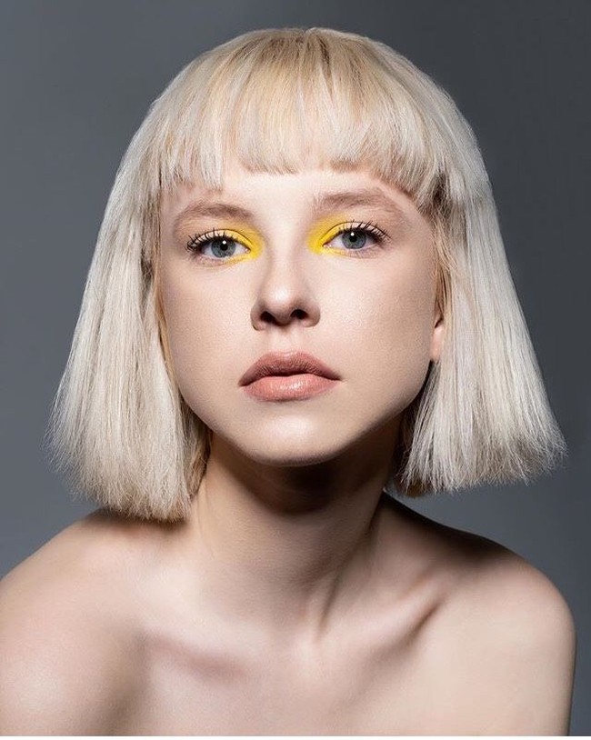 Model berusia 18 tahun ini juga dilaporkan telah diputus kerjasama oleh bank online mBank Polandia, yang telah mempekerjakannya untuk kampanye iklan. Sejak insiden itu, Jula belum memposting foto di Instagram, dan telah memblokir komentar di akunnya. (Foto: Instagram/@juliaslonskaa)