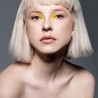 Model berusia 18 tahun ini juga dilaporkan telah diputus kerjasama oleh bank online mBank Polandia, yang telah mempekerjakannya untuk kampanye iklan. Sejak insiden itu, Jula belum memposting foto di Instagram, dan telah memblokir komentar di akunnya. (Foto: Instagram/@juliaslonskaa)