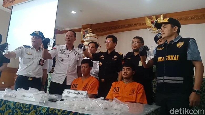 Selundupkan Sabu ke Bali, 2 WN Thailand Ditangkap Selundupkan Sabu ke Bali, 2 WN Thailand Ditangkap