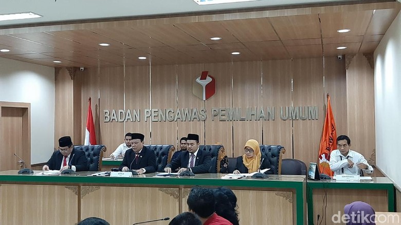Bawaslu Terima 4 dari 8 Laporan Dugaan Pelanggaran Administratif Pemilu Bawaslu Terima 4 dari 8 Laporan Dugaan Pelanggaran Administratif Pemilu