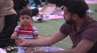Keren! Masjid Ini Bagikan 30.000 Paket Makanan Gratis Tiap Hari Selama Ramadhan