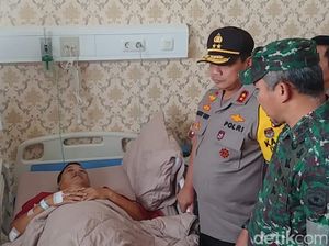 Kapolda Metro dan Pangdam Jaya Jenguk Anggota Korban Kerusuhan 21-22 Mei