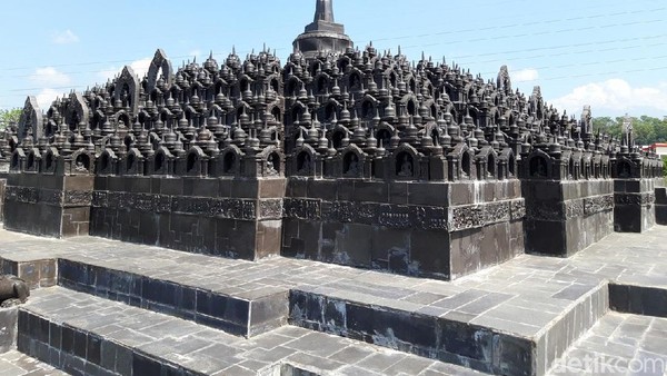 Foto: 7 Keajaiban Dunia di Exit Tol Boyolali