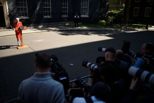 Para fans barunya mungkin akan kecewa jika mengetahui bahwa Tobius sudah beristri. Ia bahkan baru menikah dua minggu di Skotlandia sebelum pidato PM Inggris Theresa May. Aku belum bertemu lagi dengannya dan aku penasaran seperti apa reaksinya. Tapi dia sudah mengirimku pesan dan menanggapi hal ini dengan santai, aku Tobius. (Foto: Leon Neal/Getty Images)