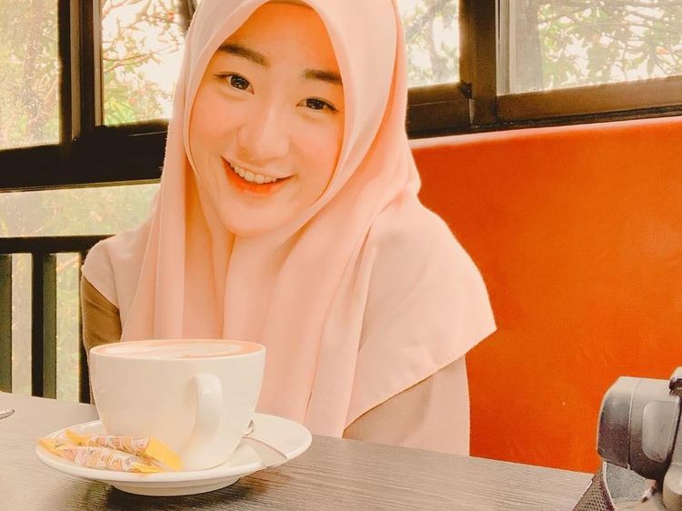 Manisnya Larissa Chou, Menantu Ustaz Arifin Ilham yang Gemar Ngopi